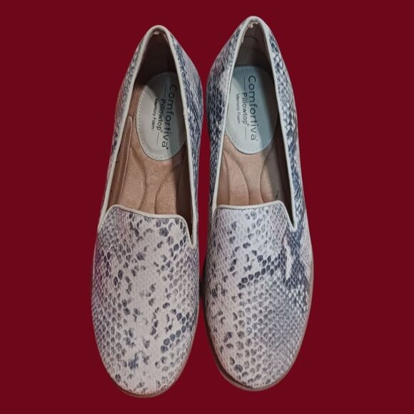 Comfortiva Ryen Womens Slip-On Shoes Cream/Black Snake Print Size 8.5M - Picture 3 of 15